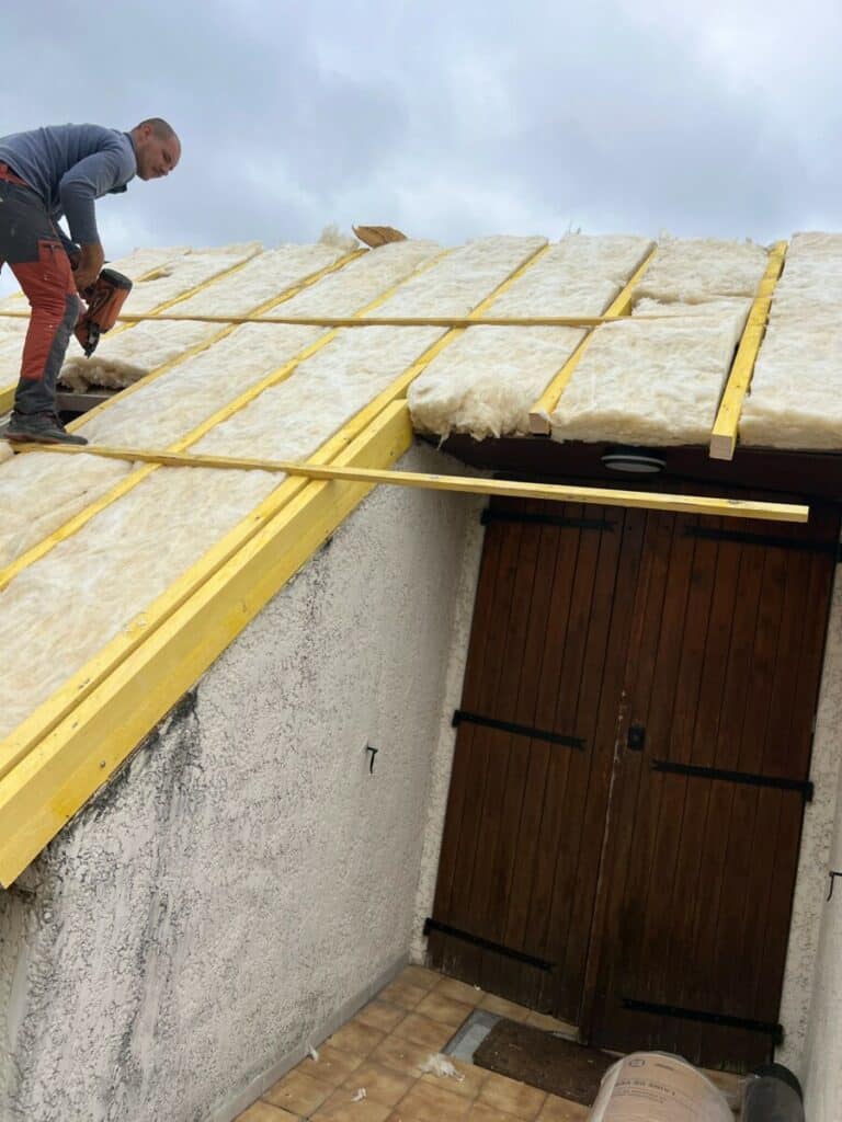 rénovation de couverture maison à 91 Brétigny sur Orge :  Pose boiseries et isolation toiture pour la couverture refaite à neuf -  par Charles Couverture